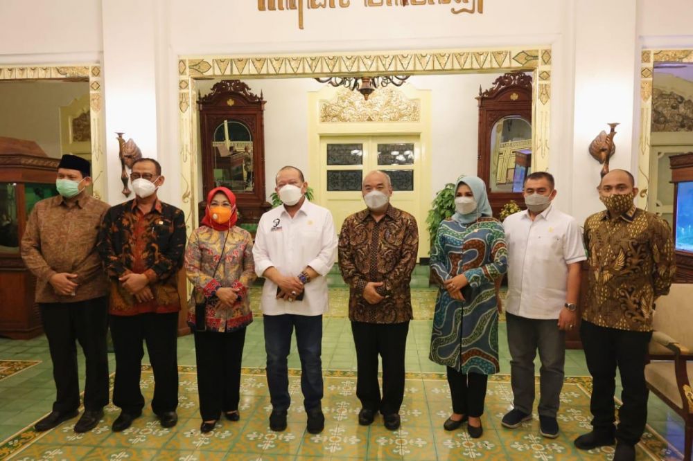 Ketua DPD RI AA LaNyalla Mahmud Mattalitti Silaturahim ke Paku Alam X