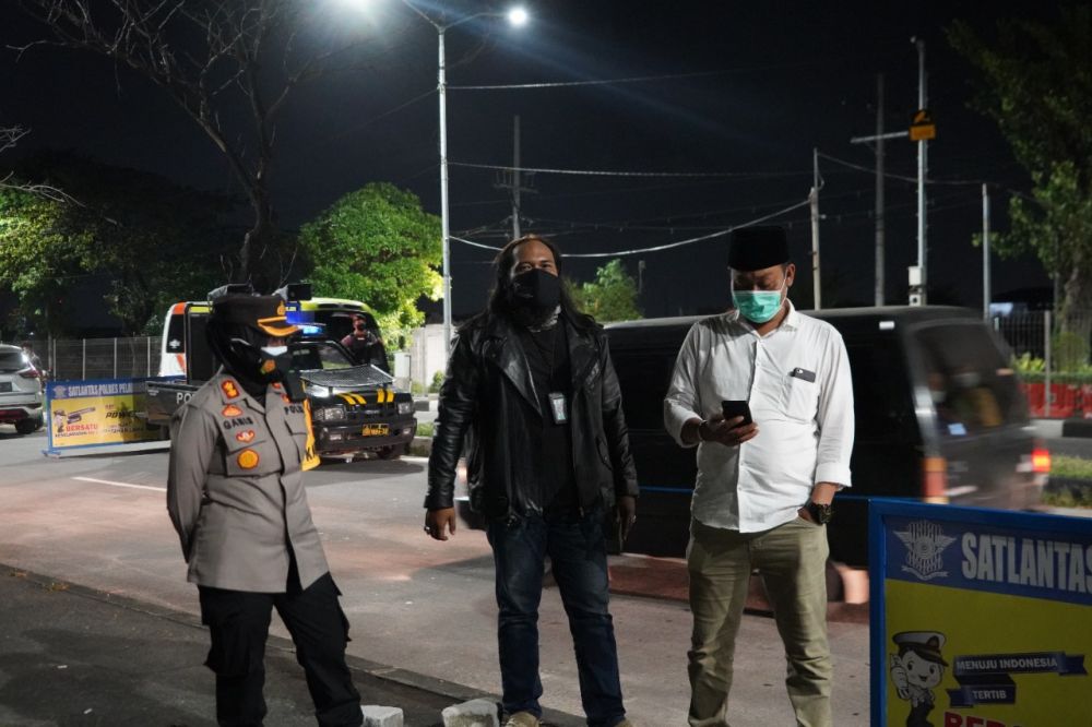 Kapolres Tanjung Perak Pimpin Penyekatan di  Jembatan Suramadu