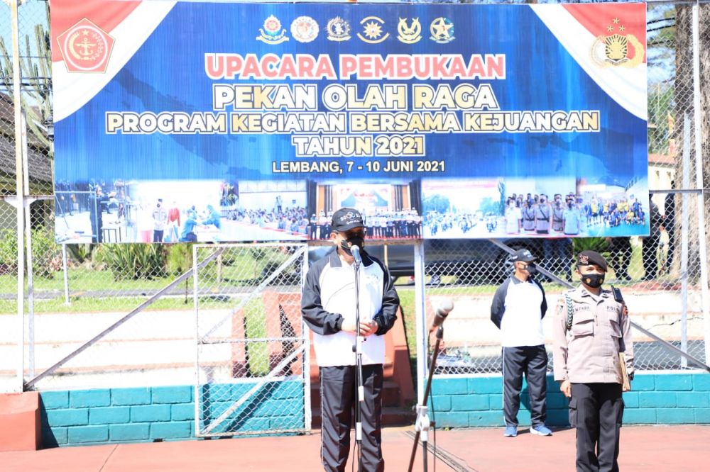 Upacara pembukaan pekan olahraga program kegiatan bersama kejuangan tahun 2021