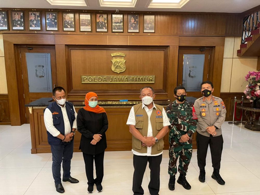 Forkopimda Jatim rapat koordinasi dengan BNPB di Polda Jatim terkait penekanan Covid-19