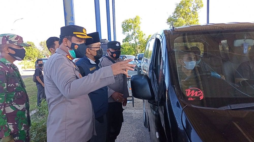 Kapolres Pamekasan, Bupati Pamekasan dan Dandim 0826 terus meningkat penyekatan demi tekan wabah Covid-19