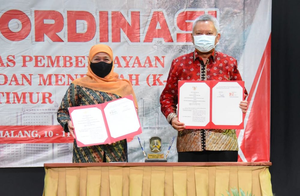 Gubernur Jatim Khofifah Indar Parawansa lakukan penandatanganan nota kesepahaman dari Pemprov Jatim, Bank Indonesia kanwil Jatim, Universitas Ma Chung dan PT Sasa Inti