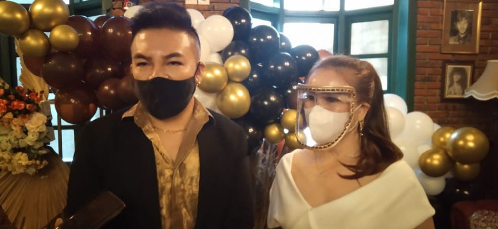 Ko Ben Gun pengusaha muda bersama Lane Mei saat merayakan birthday