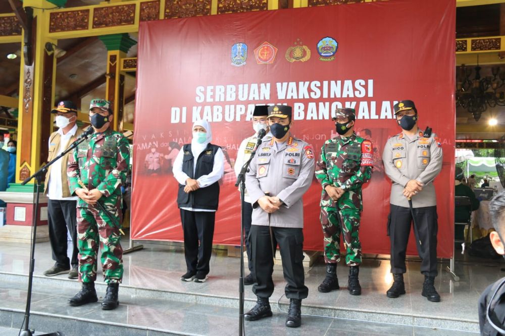 Kapolri dan Panglima TNI lakukan serbuan Vaksin Covid-19 di Bangkalan