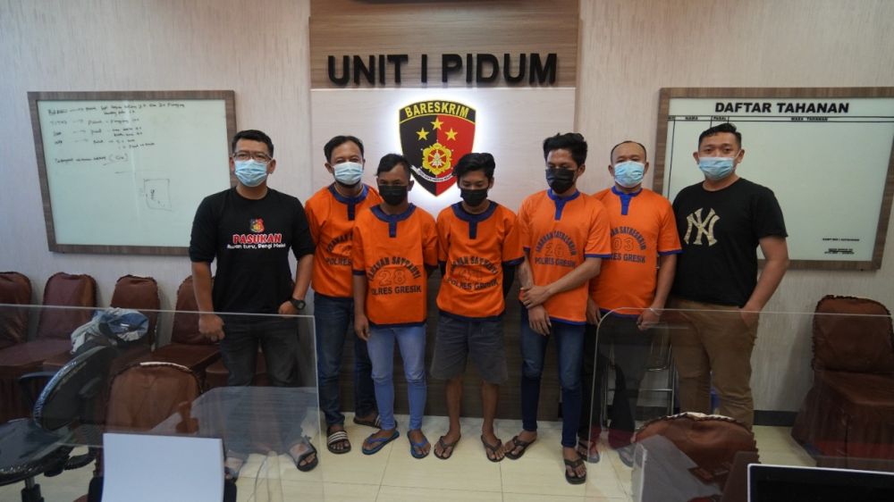 Polres Gresik ciduk preman yang selalu meresahkan masyarakat beserta barang bukti