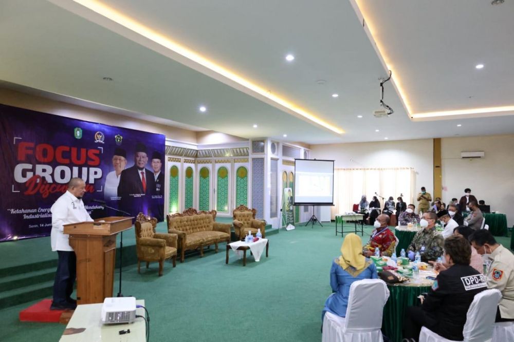 Ketua DPD RI AA LaNyalla Mahmud Mattalitti saat FGD di Pontianak