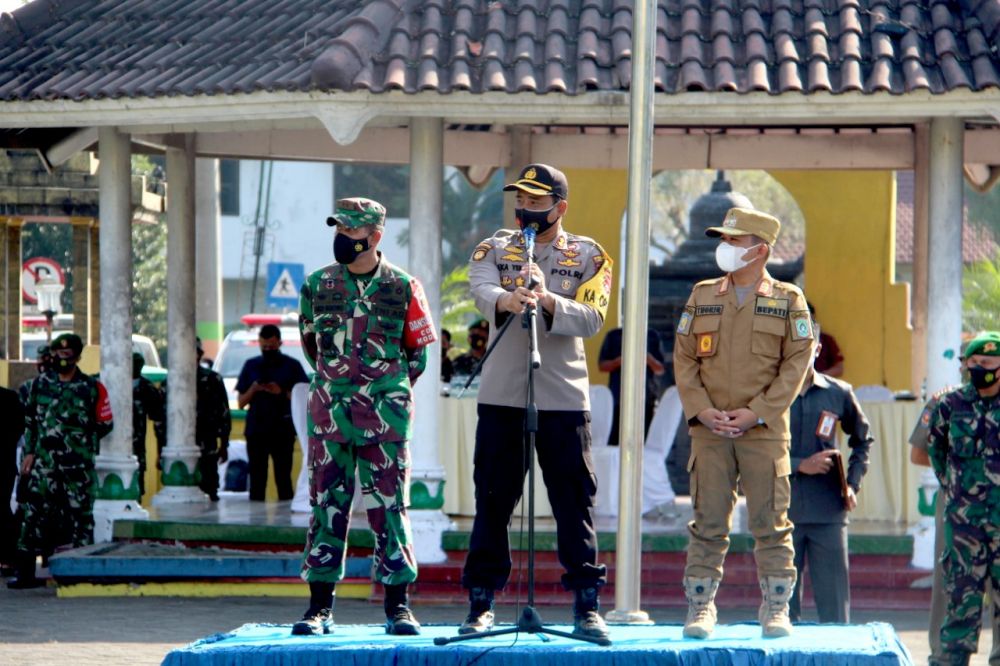 Bupati Lumajang dan Kapolres Lumajang AKBP Eka Yekti Hananto Seno membuka Apel gelar pasukan