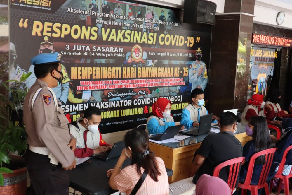 Polres Lumajang Gelar Vaksin Covid-19 Massal, Dukung Program Presiden