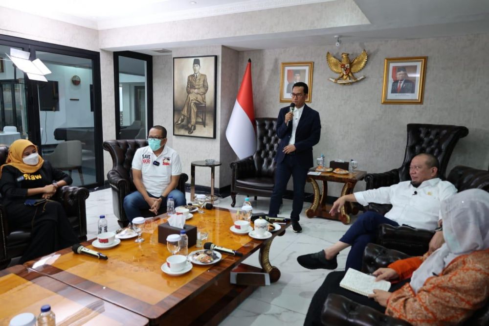 Ketua DPD RI bersama sejumlah pakar politik dan pakar hukum tata negara menjadi narasumber dalam podcast Refly Harun, secangkir opini di Jakarta