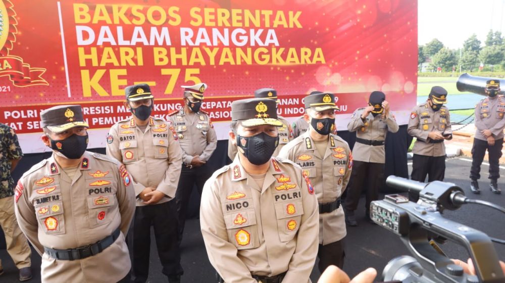 Kapolda Jatim Irjen Pol Dr Nico Afinta usai pimpin pelepasan baksos di Mapolda Jatim