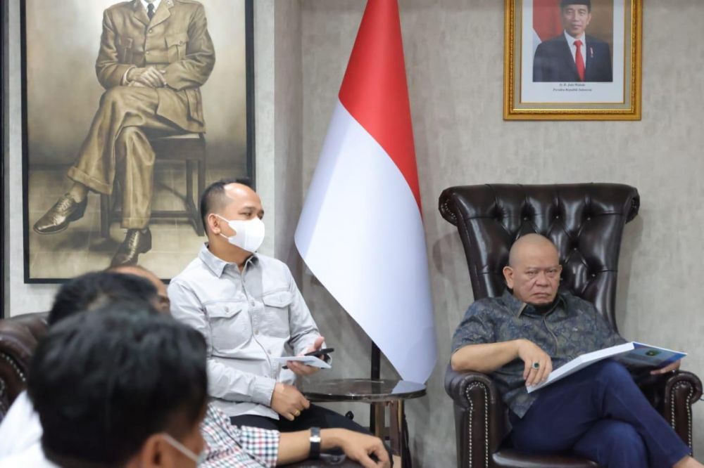 Ketua DPD RI saat menerima audiensi K2 guru honorer beberapa waktu lalu di kediaman