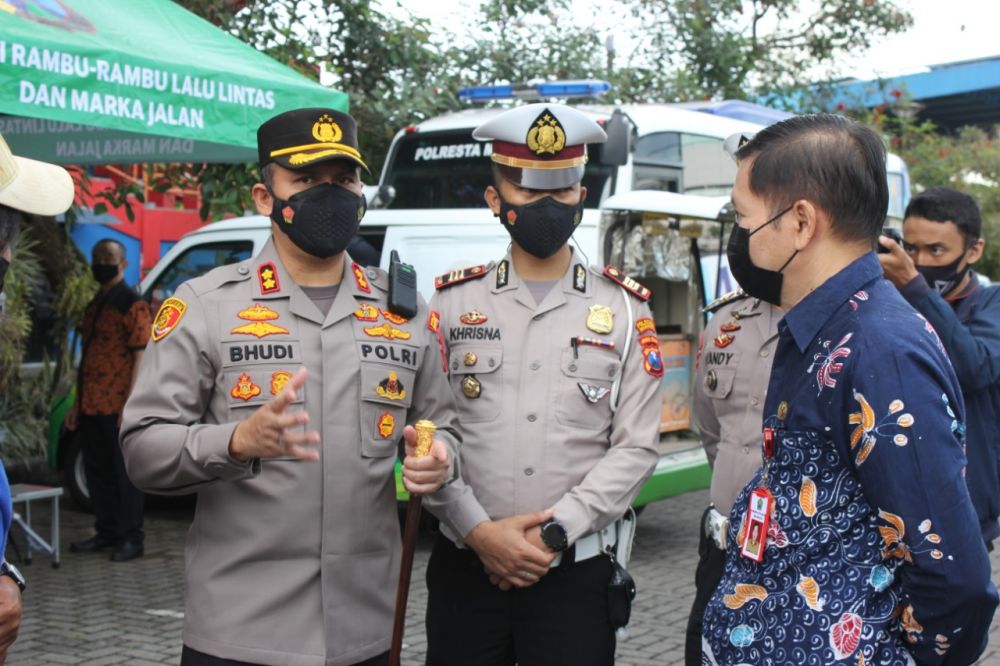 Kapolresta Malang Kota AKBP Budi Hermanto saat tinjau Vaksin Covid-19