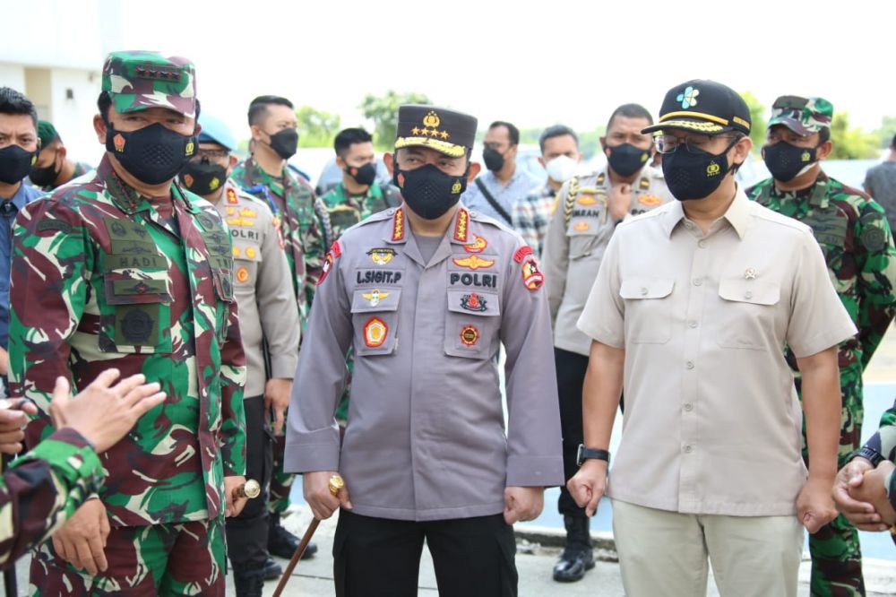 Kapolri, Panglima TNI dan Menkes Tinjau PPKM Rusun Nagrek