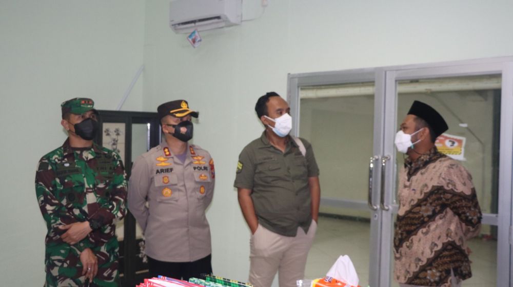 Kapolres Gresik AKBP Arief Fitrianto di dampingi Dandim 0817 saat tinjau lokasi Gejos