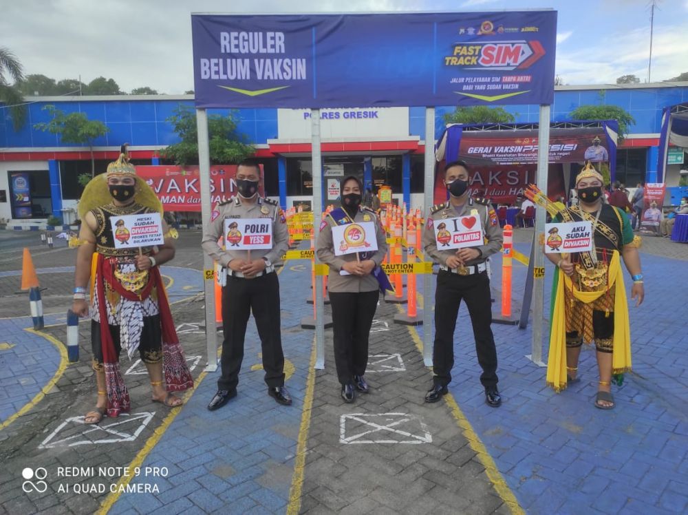 Satpas Satlantas Polres Gresik buka gerai vaksin presisi dengan berikan gratis Vaksin saat perpanjangan dan pengurusan SIM