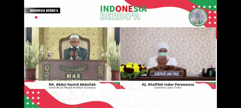 Gubernur Jatim Khofifah Indar Parawansa saat berdoa untuk Indonesia