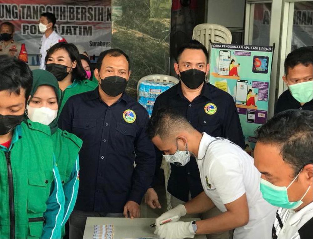 Dirnarkoba Polda Jatim Kombes Pol Hanny Hidayat saat cek lapangan atas langkahnya Obat Covid-19