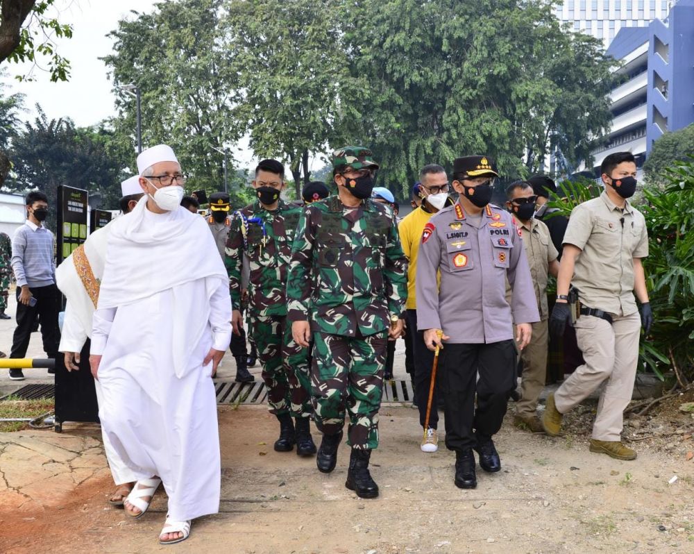 Gelar Vaksin Massal TNI-Polri Bareng Rabithah Alawiyah di Cibis Park