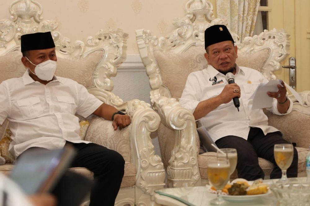 Ketua DPD RI AA LaNyalla Mahmud Mattalitti saat berdiskusi dengan Bupati Ponorogo Sugiri Sancoko di Pendopo Kabupaten Ponorogo