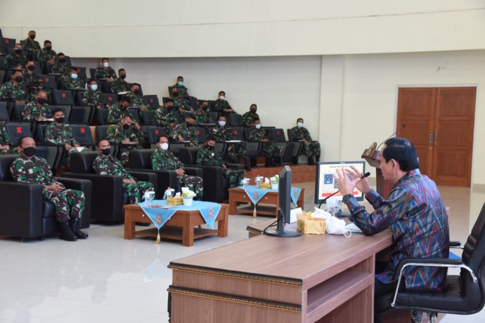 Siswa Pusdiklapa Kodiklatal TNI AL saat kuliah umum
