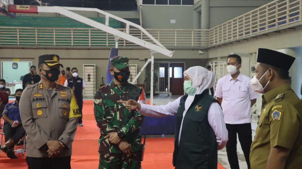 Kapolres Gresik Dampingi Gubernur Jatim Tinjau Vaksin di Kota Santri