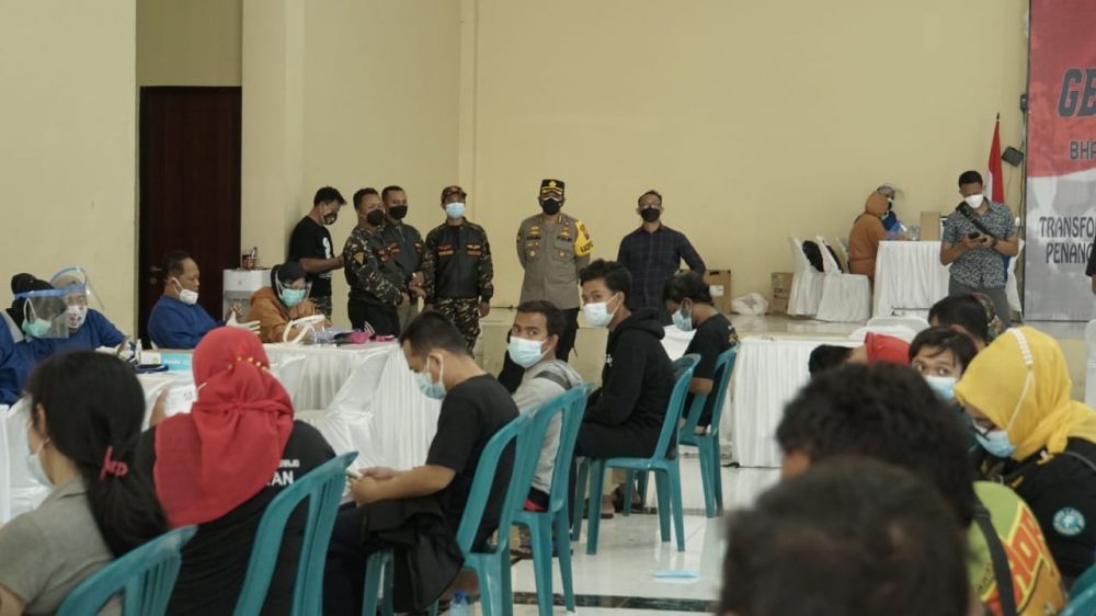 Gerai Vaksin Presisi yang dilakukan Polresta Sidoarjo bikin warga Sidoarjo sadar akan adanya wabah Covid-19