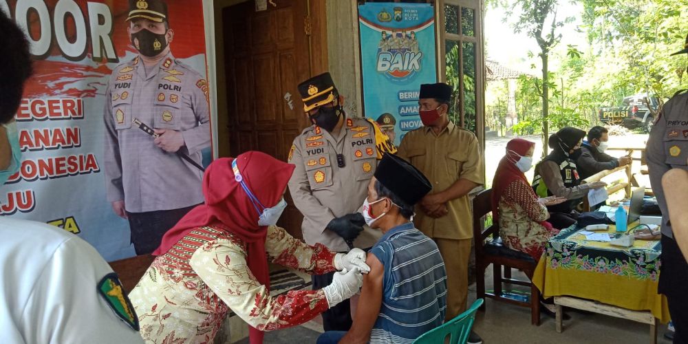Polres Kediri Kota lakukan vaksin door to door