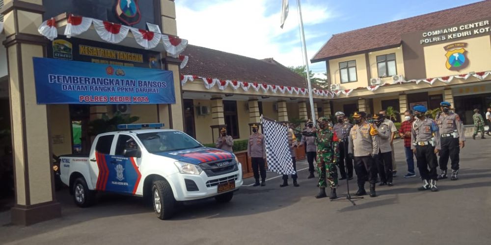 Kapolres Kediri Kota dan Dandim 0809 Berangkatkan Bansos PPKM Darurat