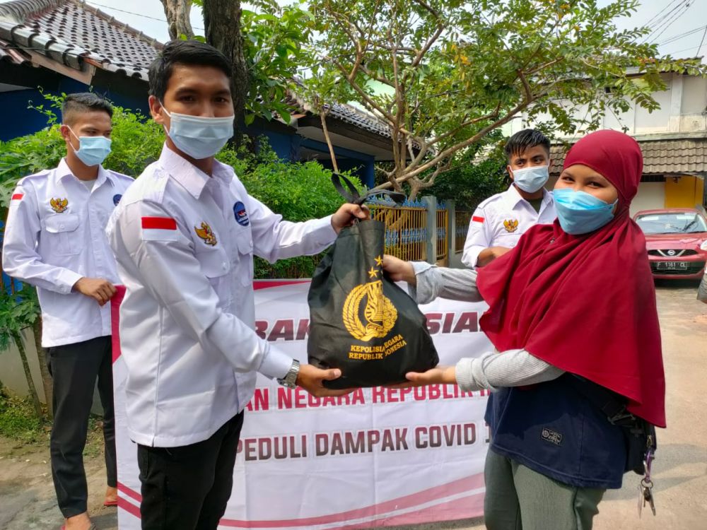 DPP LPPI saat memberikan bantuan pada masyarakat dan edukasi terkait Vaksin Covid-19