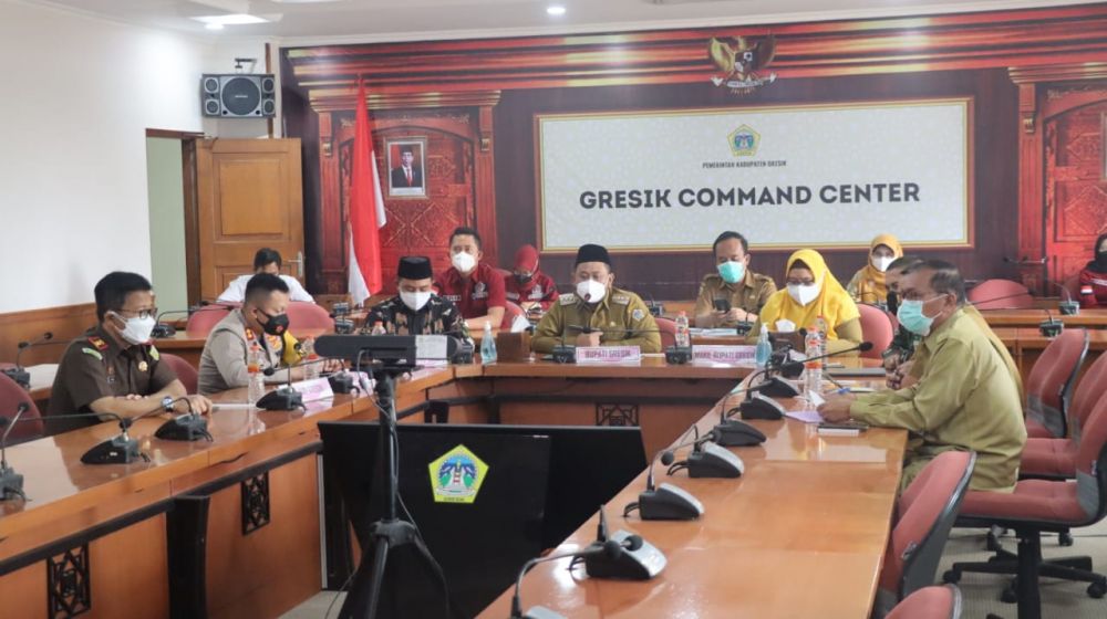 Rapat koordinasi terkait penanganan kasus Covid-19