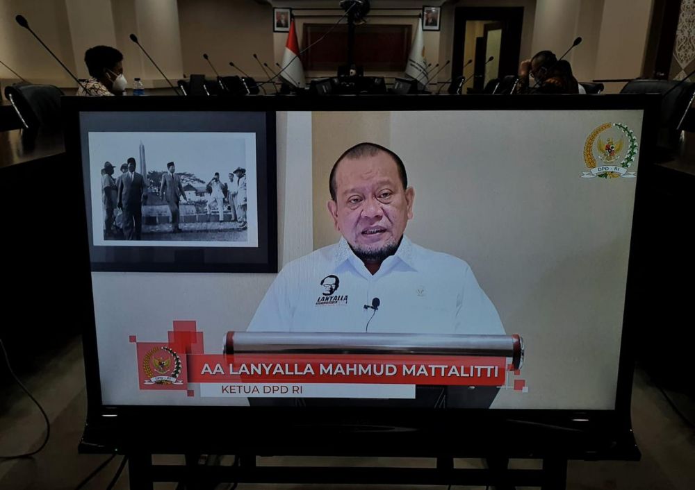 Ketua DPD RI saat menjadi keynote speaker di Zoominar Tranformasi Digital Pelayanan Publik dengan Artificial Intelligence, Big Data dan Smart Block Chain