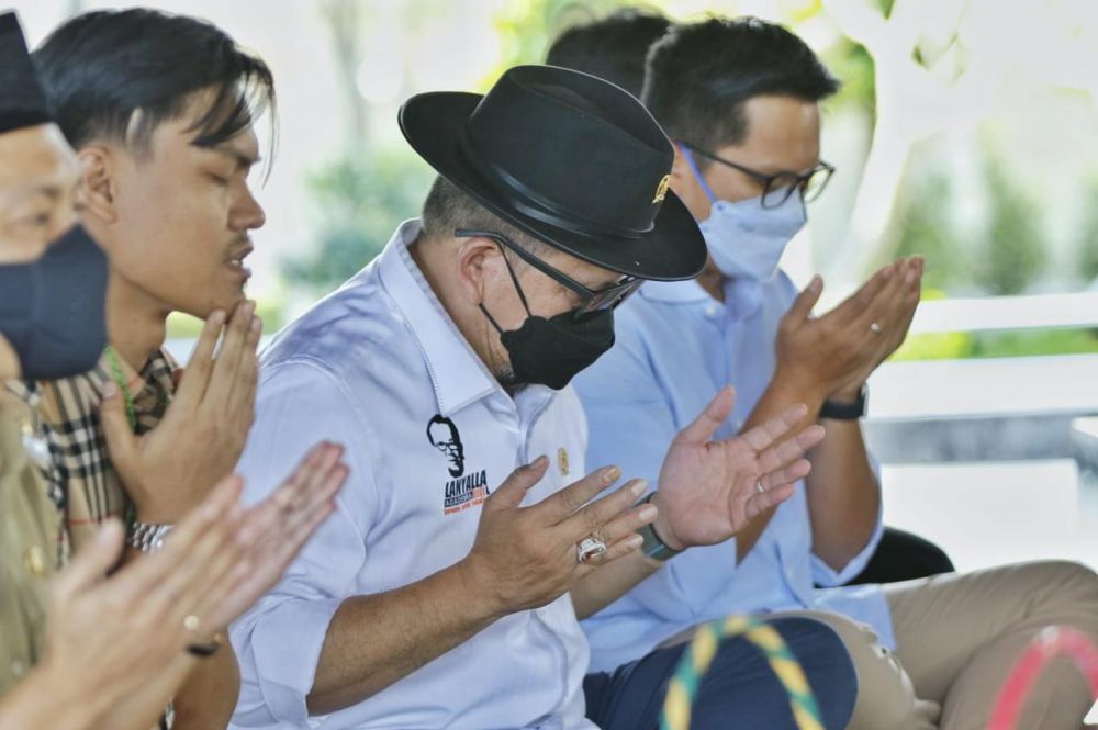 Ketua DPD RI saat ziarah ke makam Proklamator Ir. Soekarno di Bendogerit Kecamatan Sanan Wetan Blitar