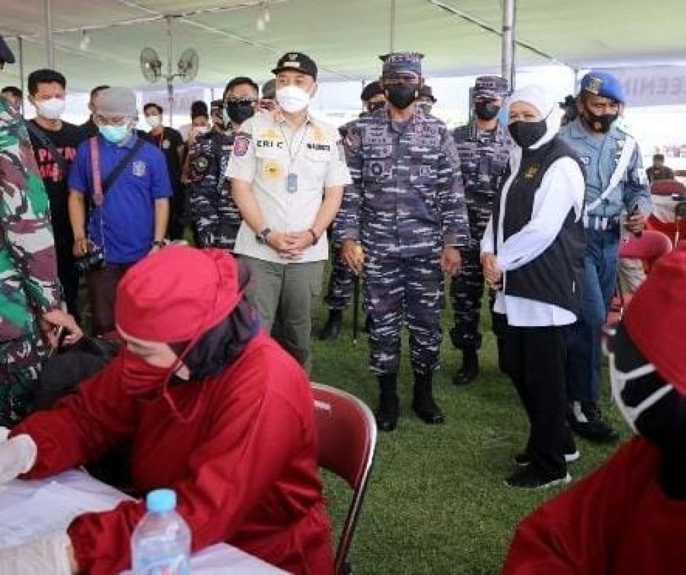 Forkopimda Jatim tinjau vaksin massal di lapangan Gelora Pancasila Surabaya