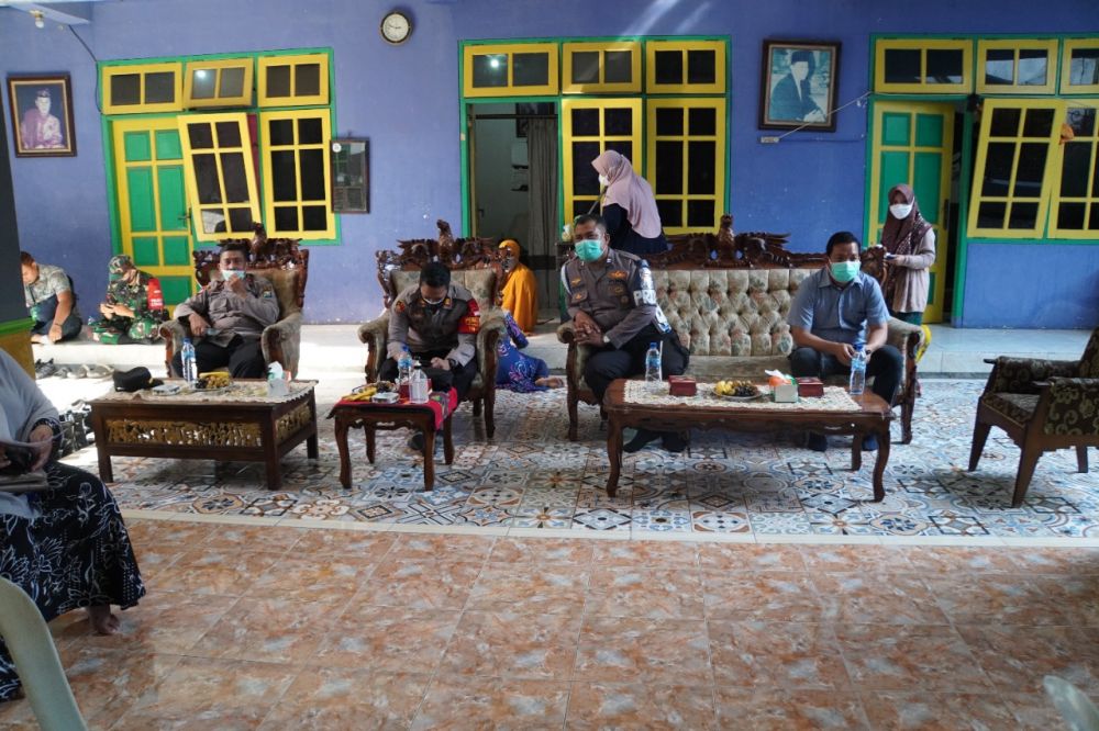 Polres Gresik Sasar Santri di Manyar, Percepat Program Vaksin