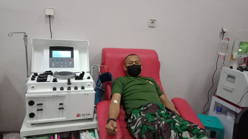 Prajurit TNI AL saat Donor Plasma Konvalesen demi kemanusiaan