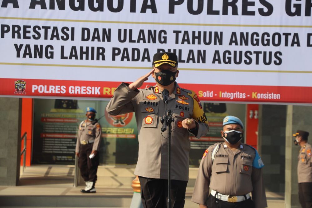 Kapolres Gresik AKBP Arief Fitrianto saat apel upacara