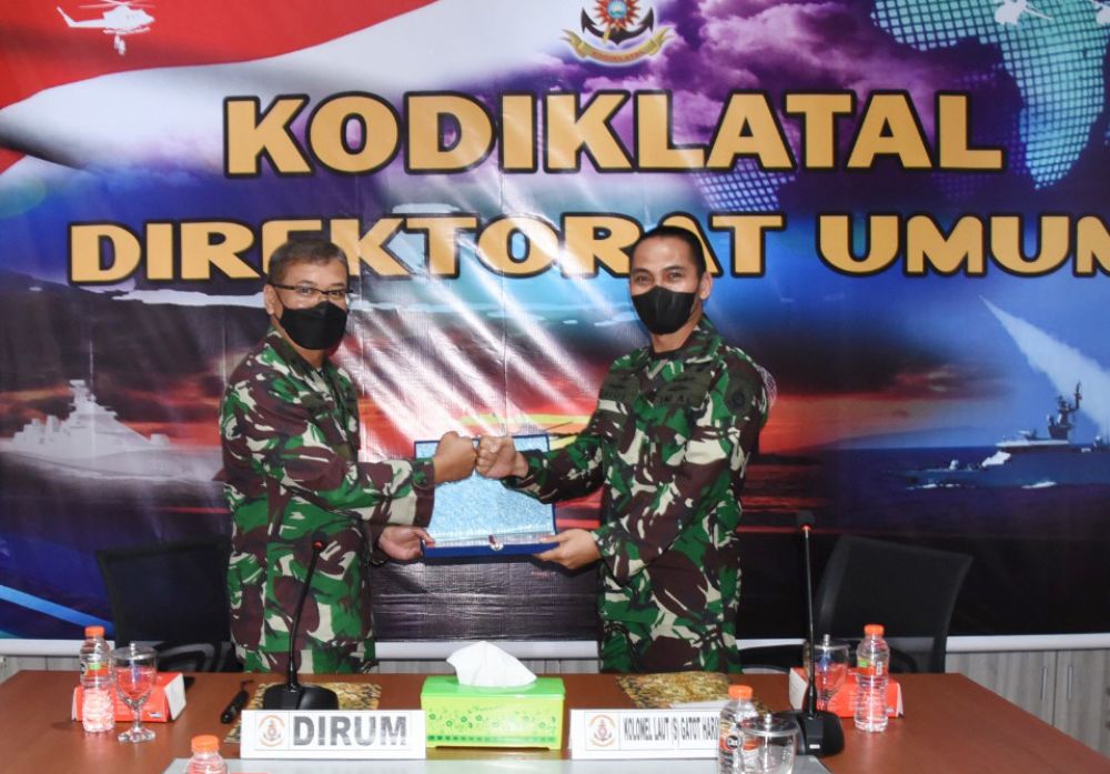 Dirum Kodiklatal Laksma TNI Rubiyanto Sertijab dengan Kolonel Laut (S) Gatot Hariyanto