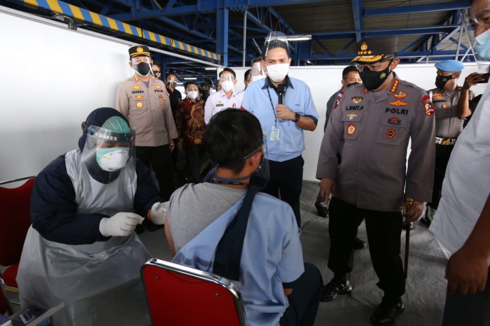 Kapolri Jenderal Polisi Listyo Sigit Prabowo saat meninjau Vaksin