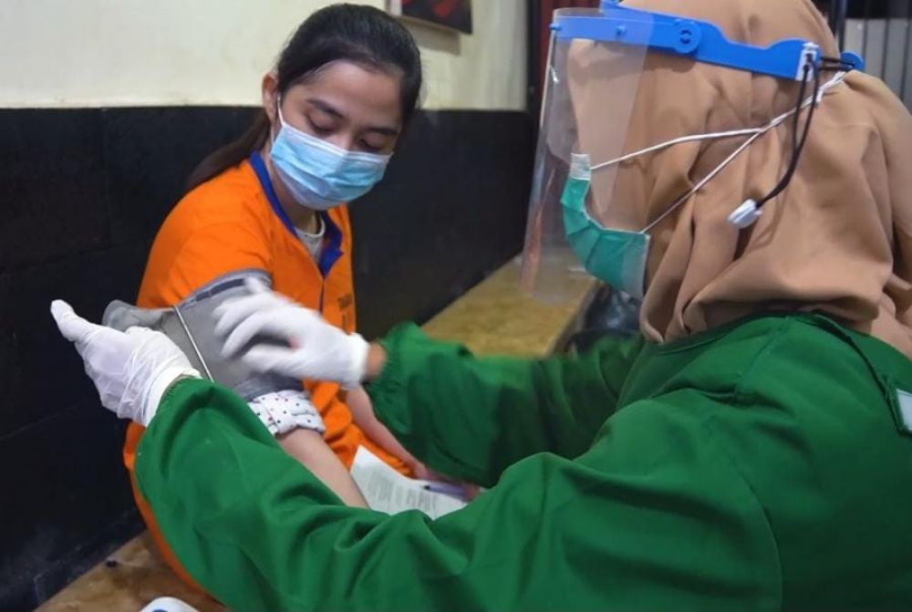 Para tahanan yang di haruskan vaksinasi demi memutuskan mata rantai penyebaran Covid-19