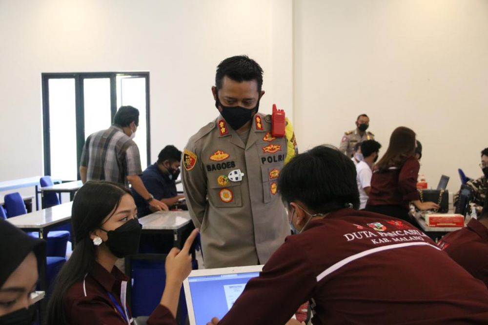 Kapolres Malang tinjau langsung relawan Covid-19 dari kaum millenial