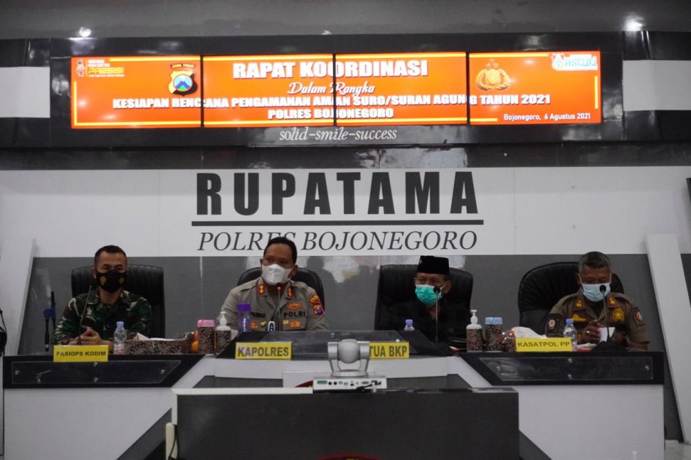 Kapolres Bojonegoro AKBP EG Pandia saat Rakor terkait tradisi Suro Agung