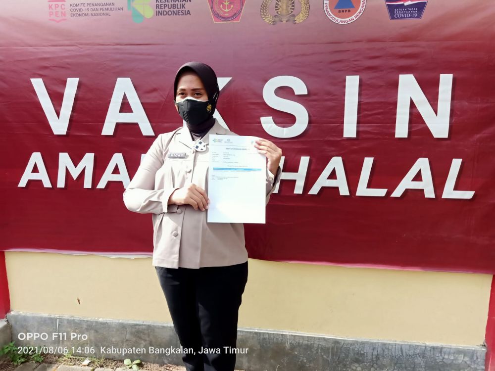 Polwan Polres Bangkalan Ajak Ibu Hamil Segera Vaksin