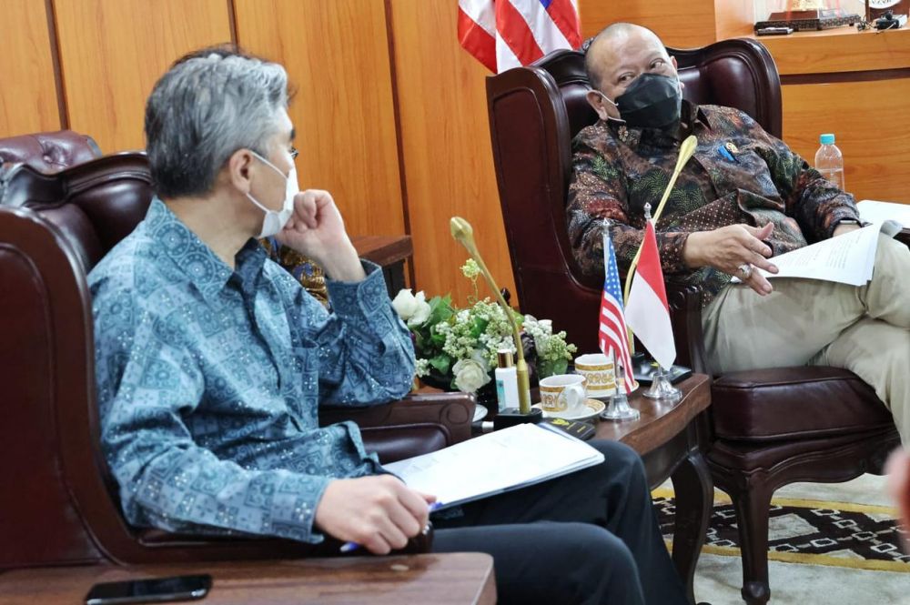 Ketua DPD RI saat menerima kunjungan Duta Besar Amerika Sung Y King di lantai 8 gedung Nusantara lll Jakarta