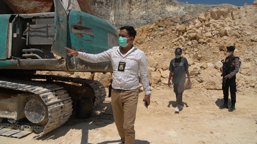 Tim Reskrim Polres Gresik saat sidak galian C ilegal