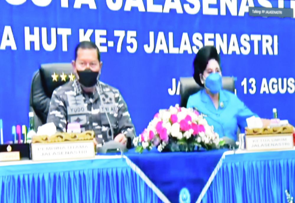 KASAL Laksamana TNI Yudo Margono di dampingi ketua umum Jalasenastri Ny. Vero Yudo Margono saat tatap muka secara virtual
