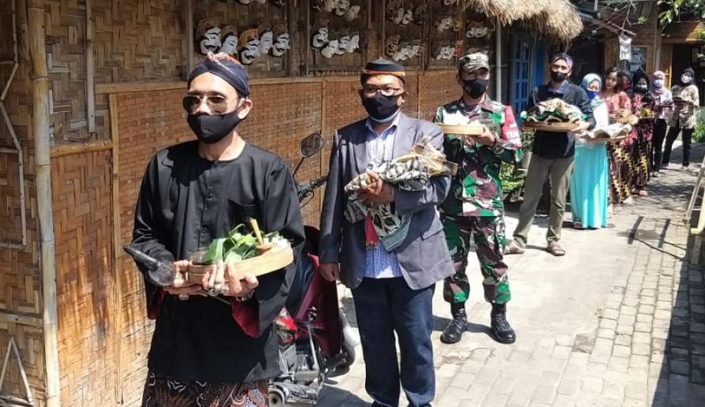 Ki Demang dalam rangka sesekaran topeng malang