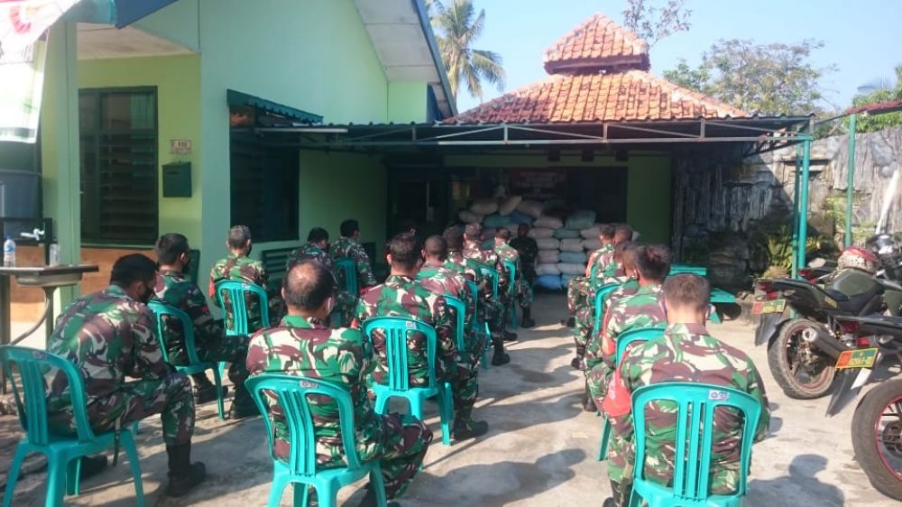 Pengarahan dari Danramil Kapten Inf Lilo Witjaksono Koramil 1008 Buahdua