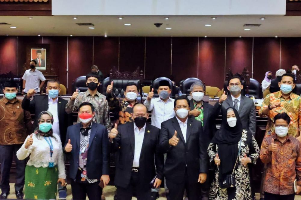 Ketua DPD RI AA LaNyalla Mahmud Mattalitti memimpin sidang paripurna ke-2 di gedung Nusantara V komplek Parlemen Senayan Jakarta