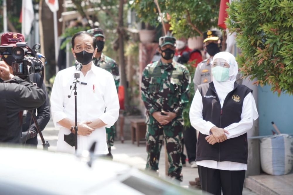 Presiden Jokowi saat memberikan sambutan didampingi Forkopimda Jatim di Madiun