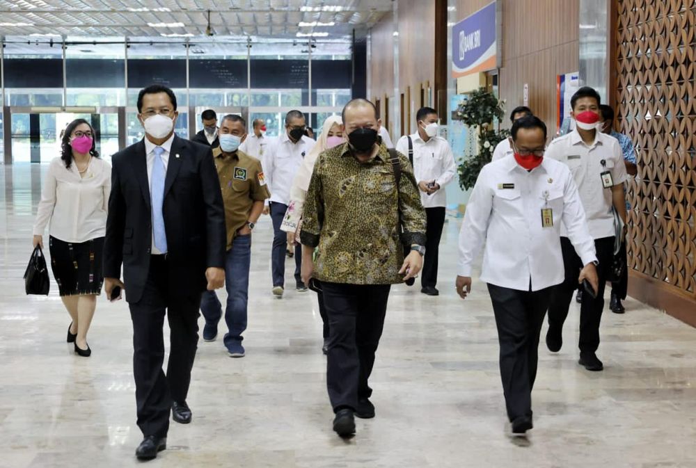 Ketua DPD RI menghadiri dan memimpin rapat SUB wilayah Barat ll di gedung B, komplek Parlemen Senayan Jakarta
